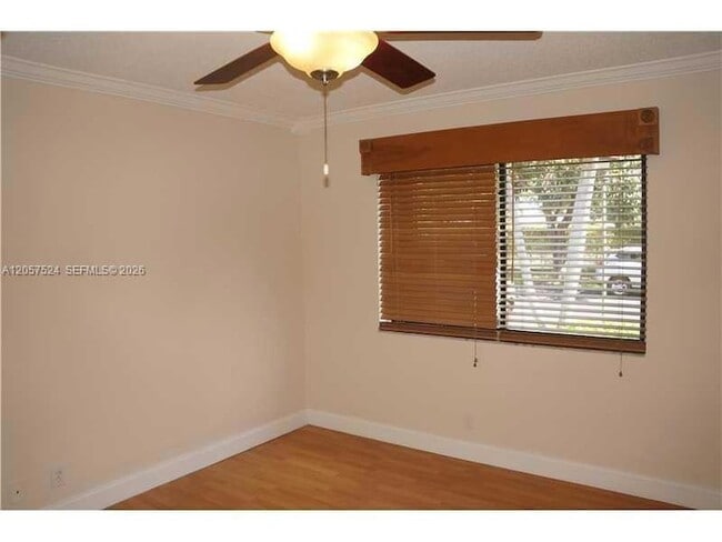 Building Photo - 459 Lakeview Dr