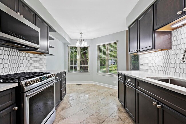 Building Photo - 728 Brandon Pl