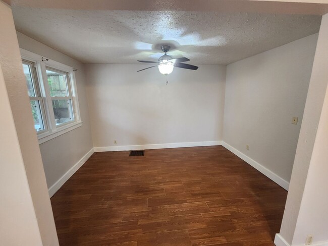 Building Photo - 3 bedroom Moline house with 2 car garage!