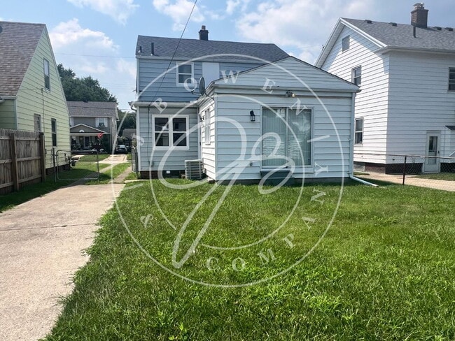 Building Photo - 4526 N Lockwood Ave