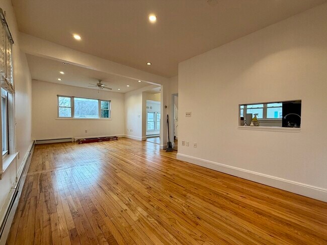 Building Photo - 98 W Spring St