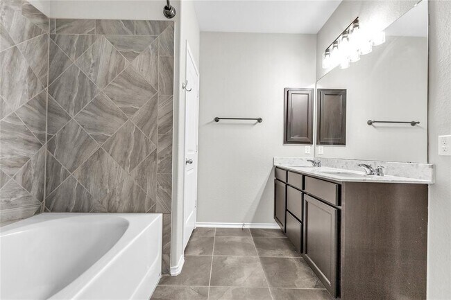 Building Photo - 709 Vaughn St