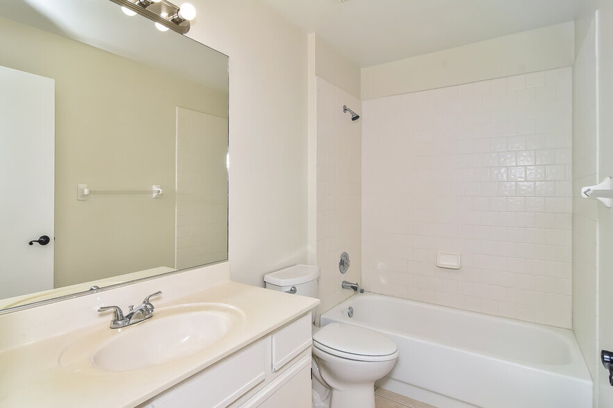 Building Photo - 22457 Middletown Dr