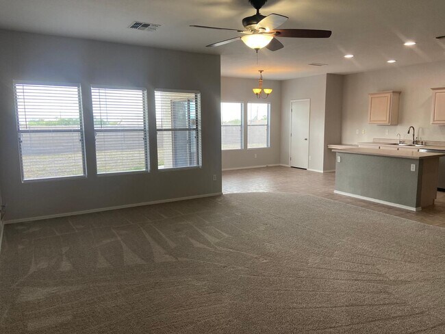 Building Photo - 1330 E Pedro Rd