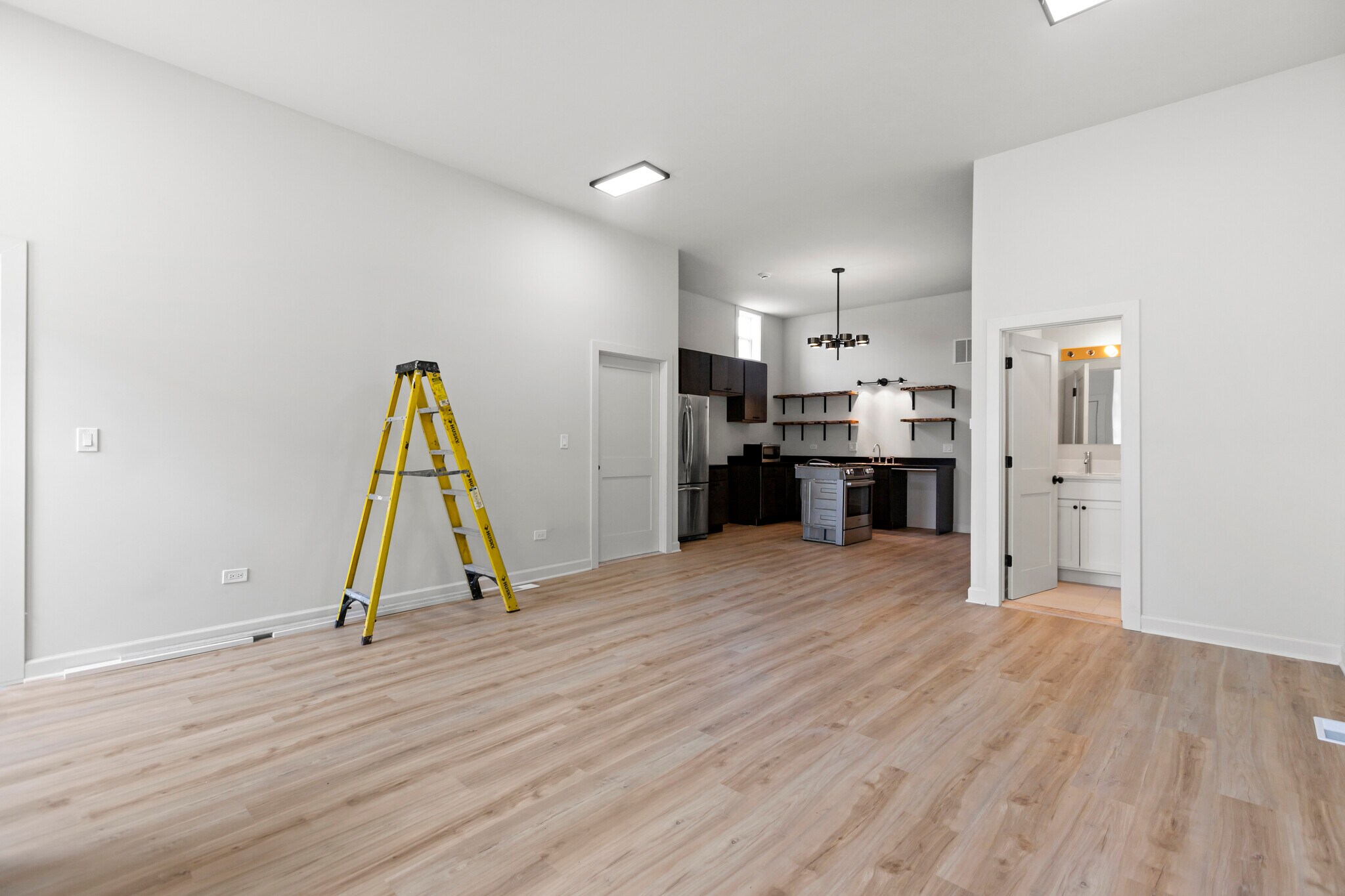Building Photo - 3122 N California Ave