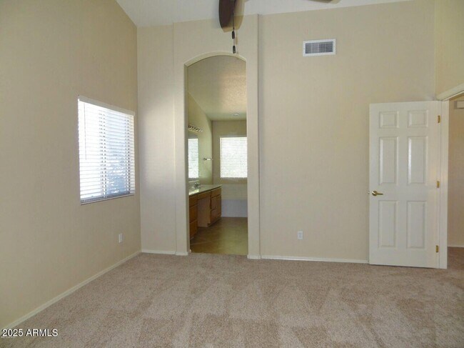 Building Photo - 1122 W Wildhorse Dr