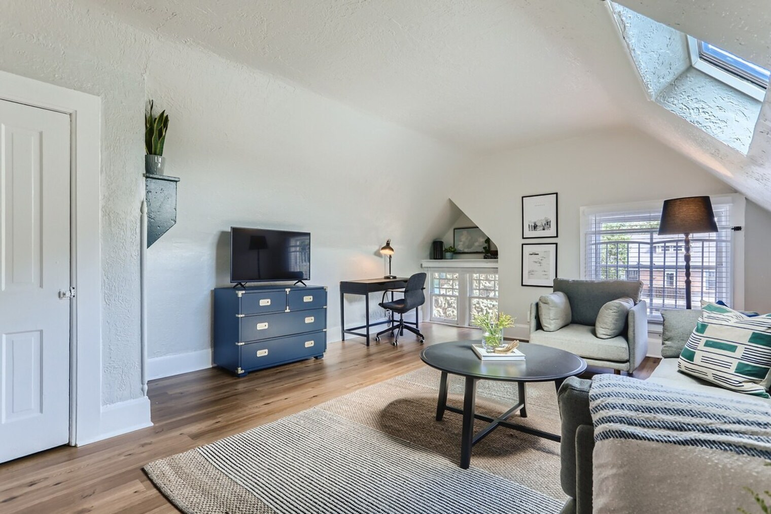 Building Photo - 1073 N Downing St