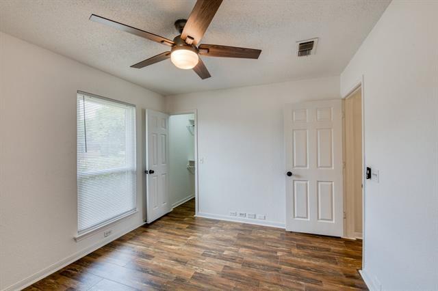 Building Photo - 1700 Willow Vale Dr