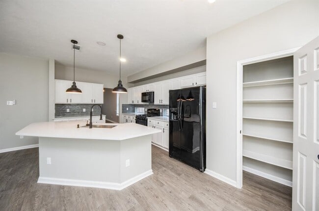 Building Photo - 14011 Cypress Falls Dr