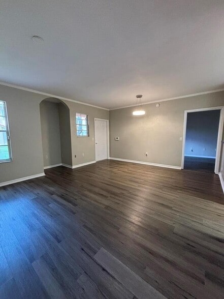 Building Photo - 2412 Belmont Ln
