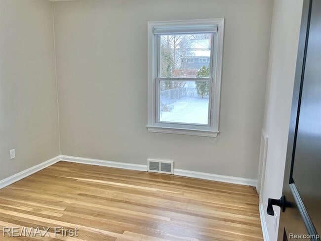 Building Photo - 4516 Robinwood Ave