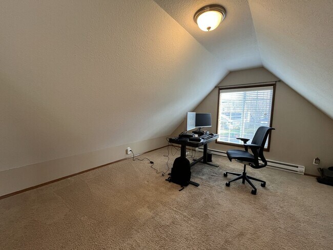 Building Photo - Light-Filled Three Bedroom Home with Private Bonus Space and Outdoor Living