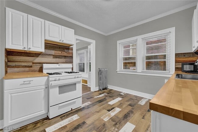 Building Photo - 3234 Euclid Heights Blvd