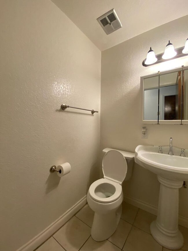 Building Photo - 5348 El Molino Ave