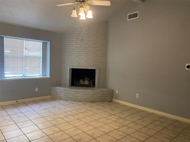 Building Photo - 10834 Sela Ln