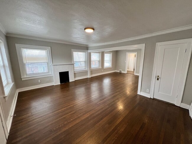 Building Photo - Upstairs 2-Bed, 1.5-Bath Duplex