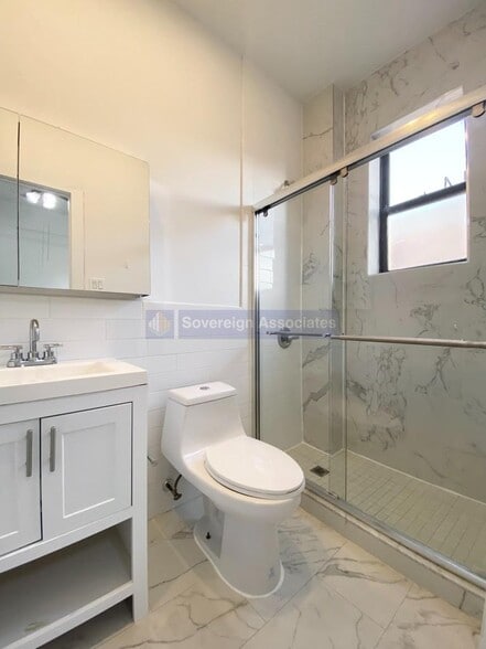 Building Photo - 45 Tiemann Pl
