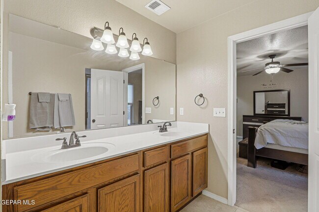 Building Photo - 14383 High Rock Dr