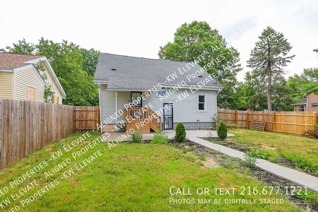 Building Photo - 1240 Lily St