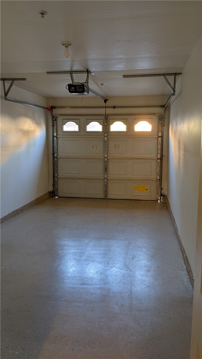 Building Photo - 41410 Juniper St