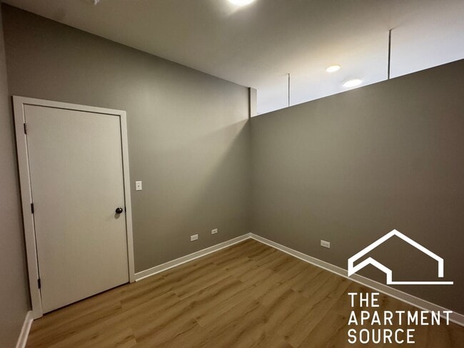 Building Photo - 4007 W School St