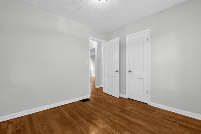 Building Photo - Charming Three-Bedroom Home in the Heart of Columbus!