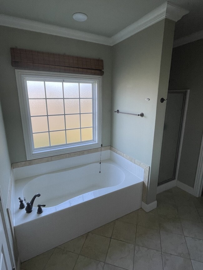 Building Photo - 426 Creekview Dr