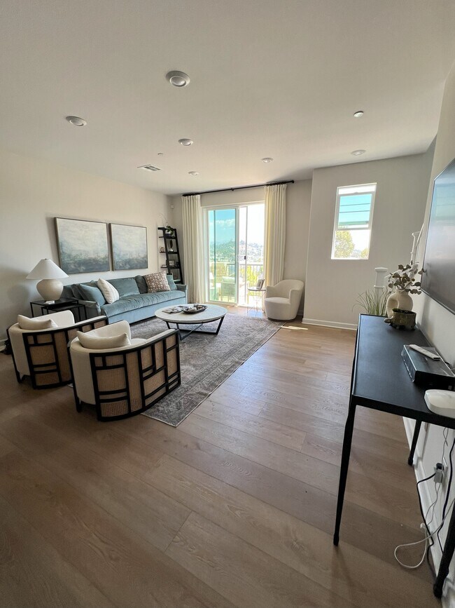 Building Photo - 1233 Sunrise Vw