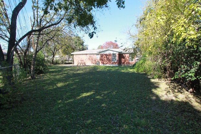 Building Photo - Charming 3-Bedroom Home in Windsor Park