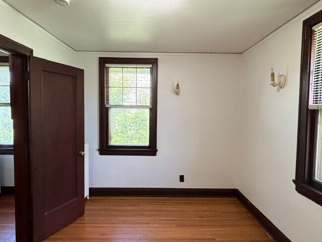 Building Photo - 241 Dayton Ave