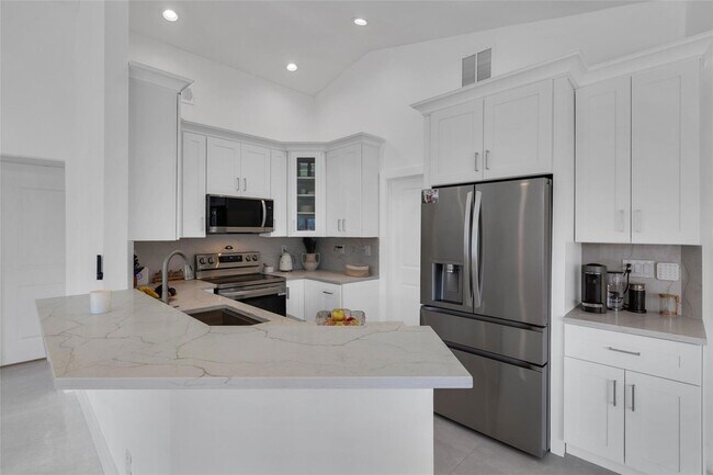 Building Photo - 9585 Carousel Cir S