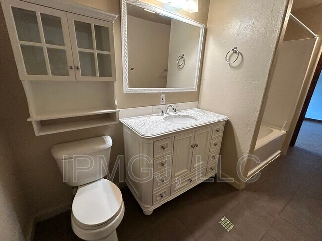 Building Photo - 2867 Pinyon Ave