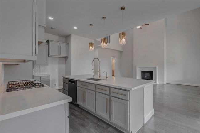 Building Photo - 30627 S Creek Way