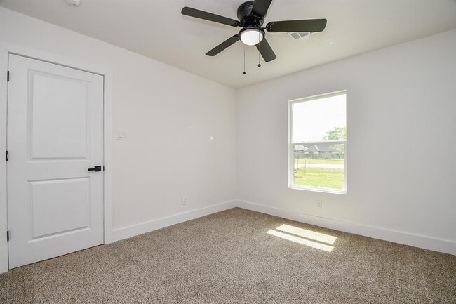 Building Photo - 4223 Elmwood St