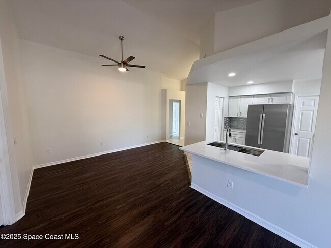 Building Photo - 4756 Silver Heron Dr