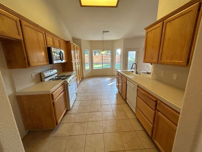 Building Photo - Solar, back house, single family home,