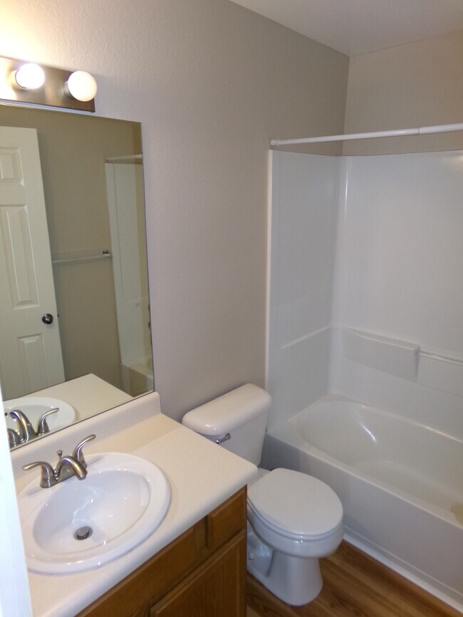 Building Photo - 844 Apex Dr