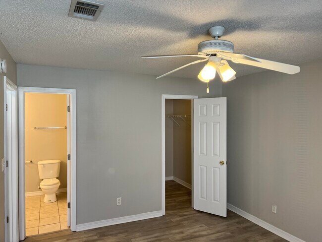 Building Photo - 9 Lantana Ct