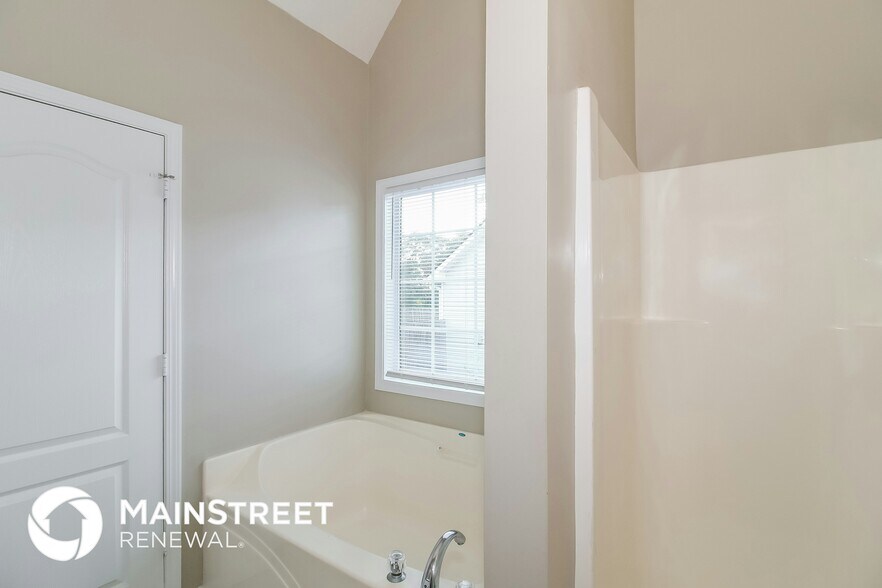 Building Photo - 3399 Bells Landing Dr