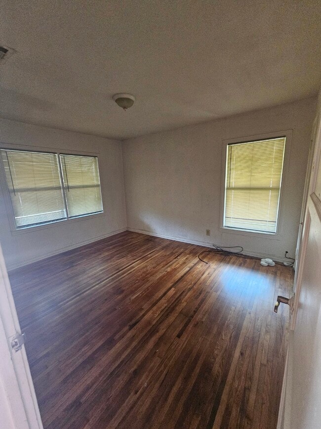 Building Photo - 3203 Hale Ave
