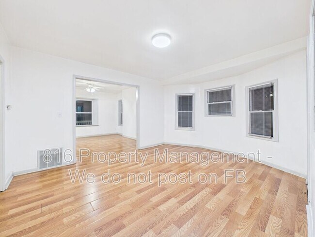 Building Photo - 2710 Park Ave