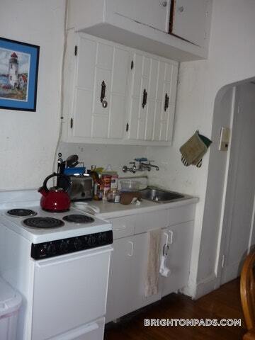 Building Photo - 70 Strathmore Rd