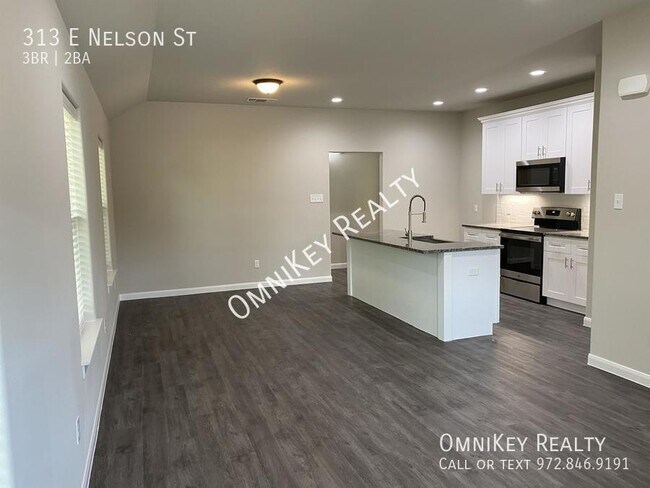 Building Photo - 313 E Nelson St
