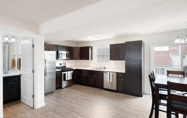 Building Photo - A Beautiful 3 Bedroom End Unit Townhouse