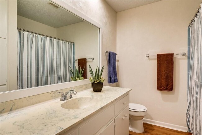 Building Photo - 12401 Knoll Ridge Dr