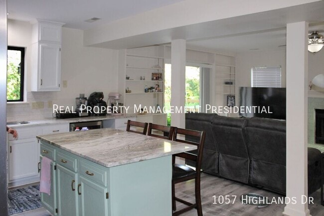 Building Photo - 1057 Highlands Dr