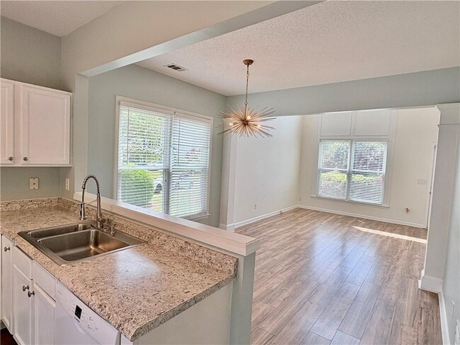 Building Photo - 1667 Woodsford Rd