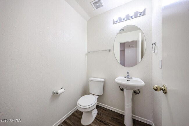 Building Photo - 2428 S 84th Gln