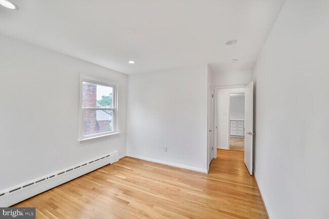 Building Photo - 4609 22nd Ave