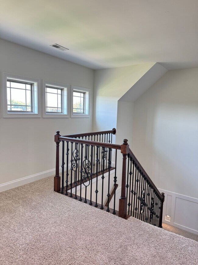 Building Photo - Beautiful 5 Bedroom, 2.5 bath Home in Hickory Wild Subdivision! Lawn care included!